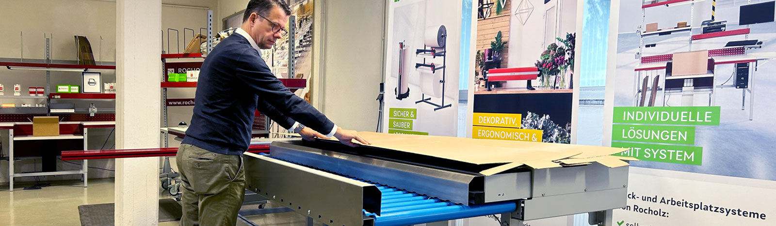 Packaging table with cardboard box erector from Rocholz – innovative packaging solution