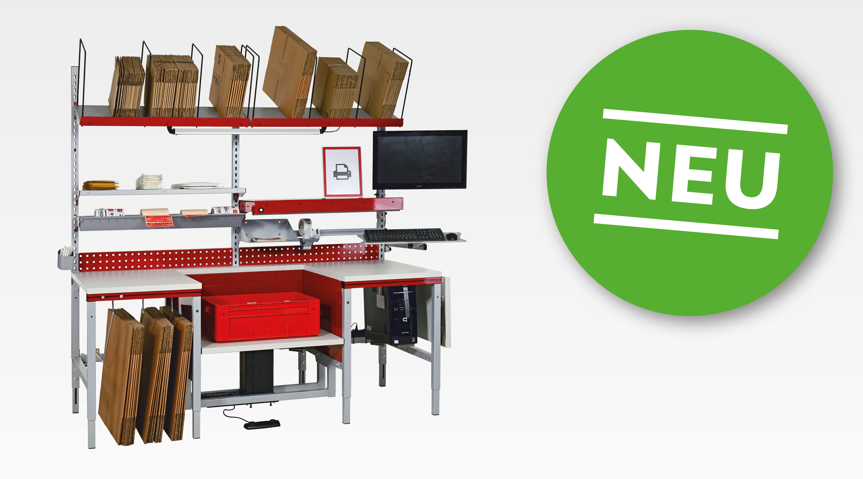 NEW: Packing table with lifting unit Das Bild zeigt den neuen SYSTEM FLEX mit integrierter Hubeinheit von Rocholz auf einem neutralen, grauen Hintergrund; rechts steht ein grüner Störer mit dem Hinweis "NEU"